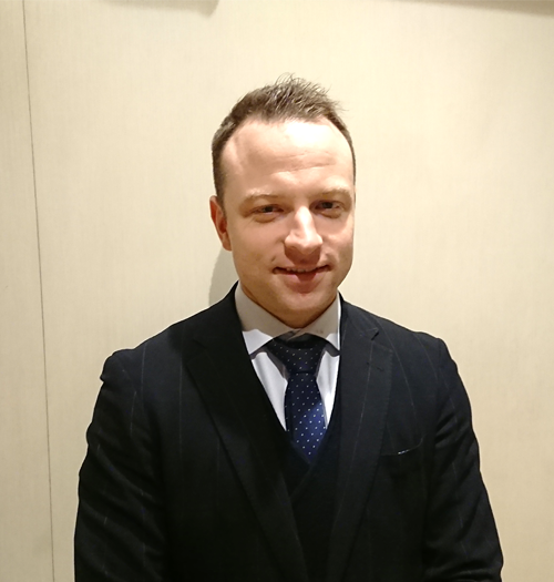 パイロット ヤニクさんのインタビュー写真2