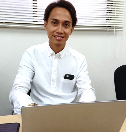 ヤレド　フェルナンデスさんのインタビュー写真2